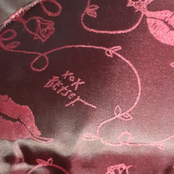 Betsy Johnson Large Rose Pattern Purse - Picture 5 of 6